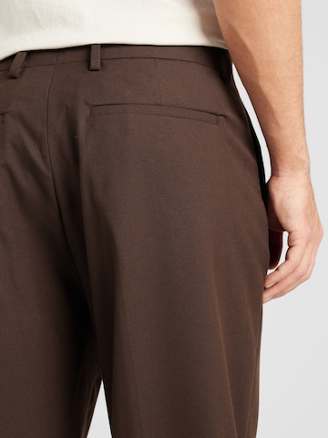 TOPMAN - Loosefit Pantalón plisado en marrón