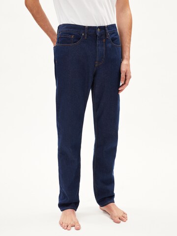 ARMEDANGELS Regular Jeans 'Dylaano' in Blauw: voorkant