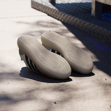 ADIDAS SPORTSWEAR Σνίκερ χαμηλό 'Barreda Decode' σε λευκό