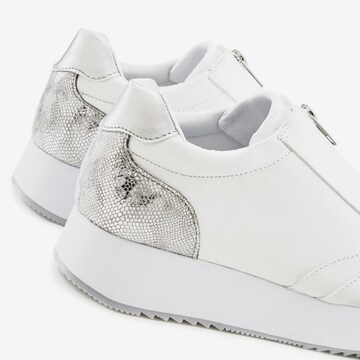 LASCANA Sneakers in White