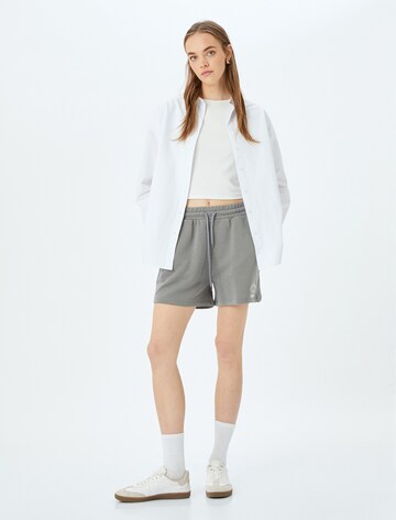 Koton Loosefit Shorts in Grau