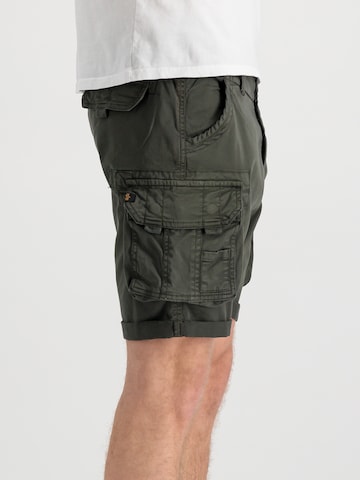 ALPHA INDUSTRIES Regular Cargo Pants in Grey