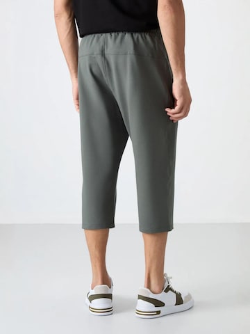 Tommy Life Regular Pants in Grey