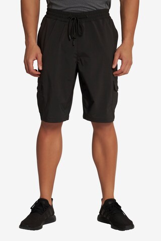 JAY-PI Regular Cargo Pants in Black: front