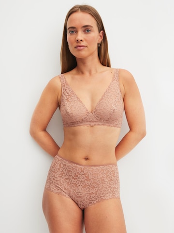 Panty 'Natural Comfort Lace' di CALIDA in beige