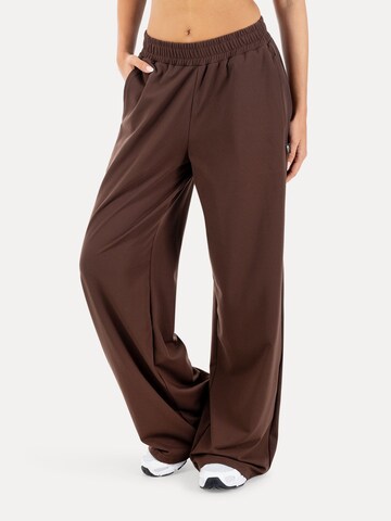 Smilodox Loosefit Jogginghose Jora in Braun