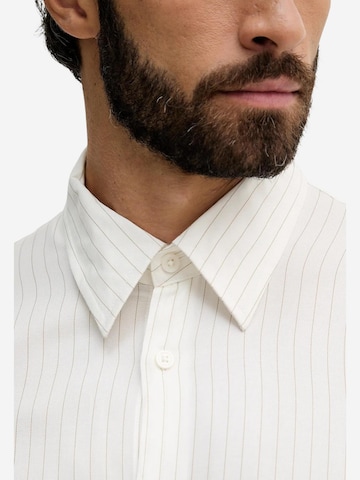 ARMANI EXCHANGE - Ajuste regular Camisa 'XM001817 AF13235' en blanco