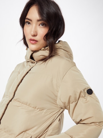 Superdry - Abrigo de invierno en beige