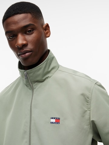 Tommy Jeans Tussenjas 'ESSENTIAL' in Groen