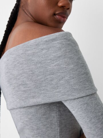 Bershka Pullover in Grau