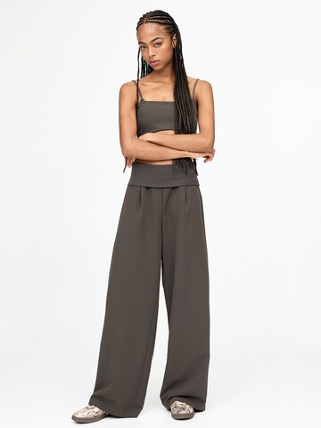 Pull&Bear Wide Leg Bukser med lægfolder i grå