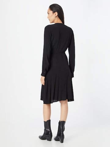 Robe minimum en noir