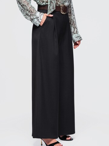 Ombre Regular Trousers in Black