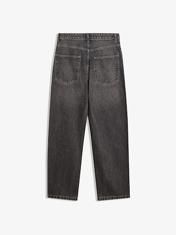 Baggy Jeans de la Bershka pe gri