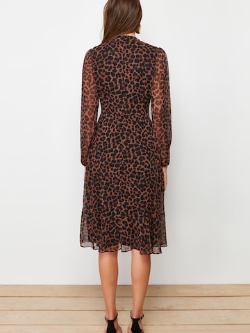 Trendyol Kleid in Beige