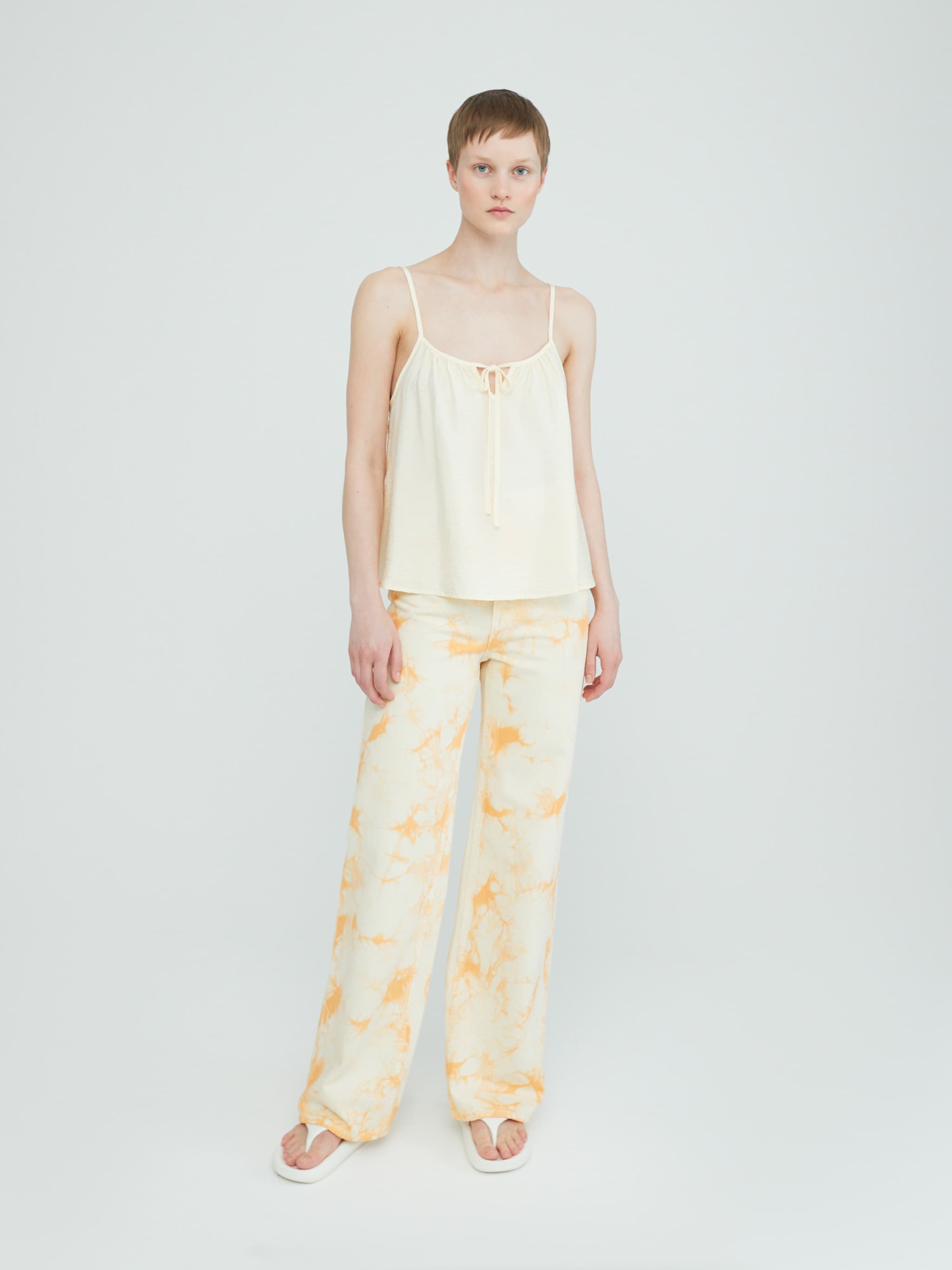 EDITED Producten Jeans 'Avery' Lichtgeel