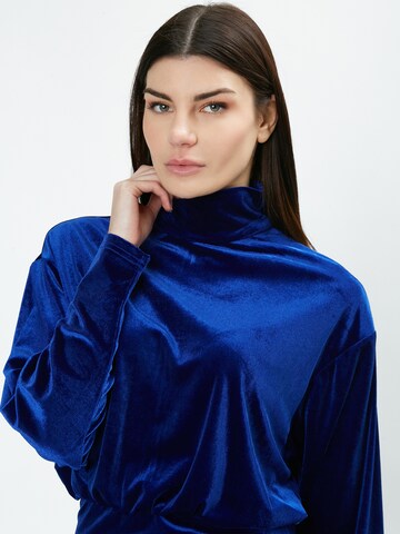 Abito di Influencer in blu