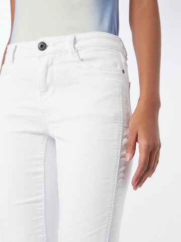 Soccx Slimfit Jeansy w kolorze biały