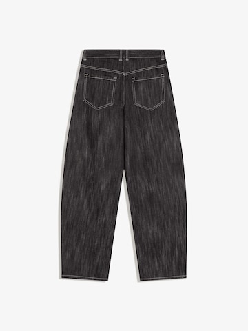 Barrel Jeans de la Bershka pe negru