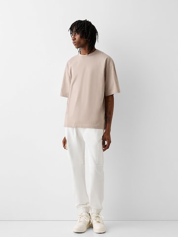 Bershka Tapered Cargobroek in Wit