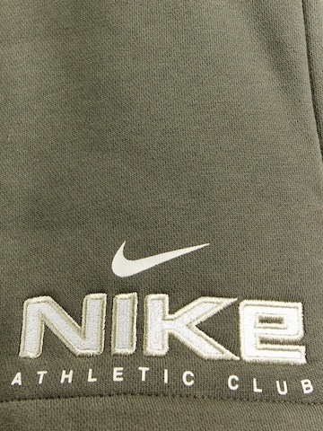 Nike Sportswear Regular Shorts 'CLS+ FLC' in Grün