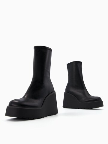 Bershka Stiefelette in Schwarz