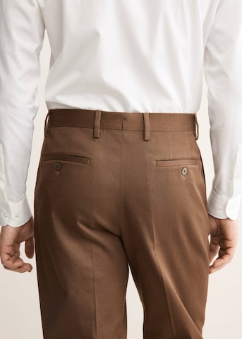 MANGO MAN Regular Pleat-Front Pants in Brown
