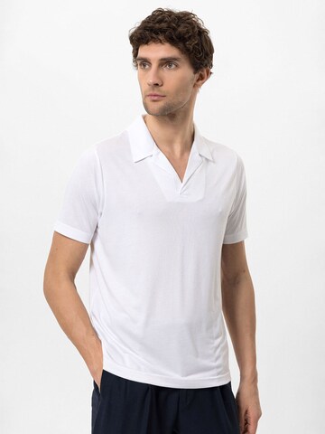 Tricou de la Antioch pe alb