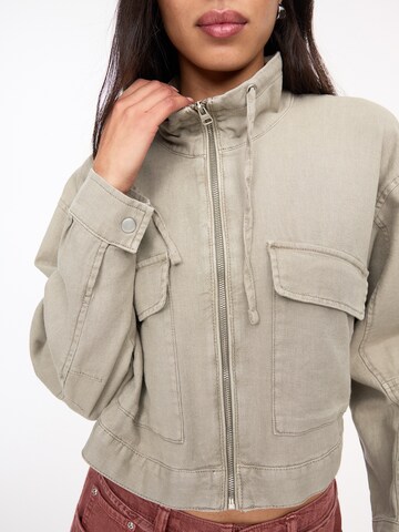 Giacca di mezza stagione di Pull&Bear in grigio