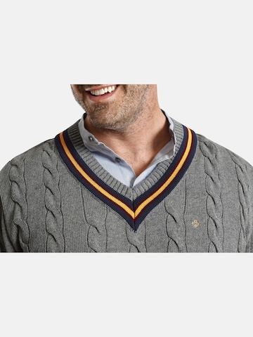 Charles Colby Sweater 'Duke Roland' in Grey