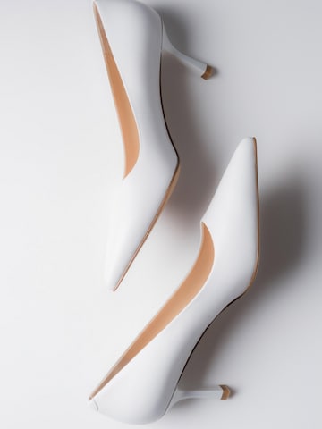 Estro Pumps '9106-11' in White