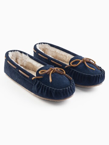 Pantoufle 'Cally' Minnetonka en bleu