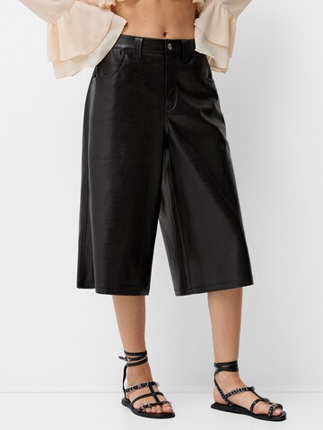 Bershka Wide leg Byxa i svart: framsida