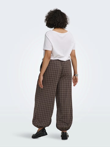 ONLY Carmakoma - Tapered Pantalón 'CARYUNA' en marrón