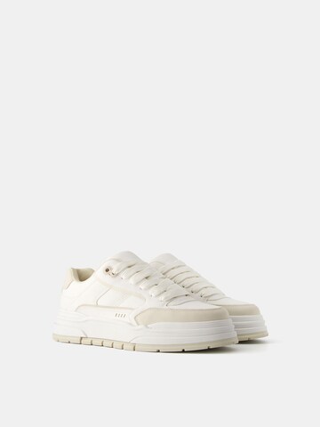 Baskets basses Bershka en blanc