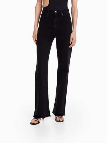 Bershka Regular Jeans in Zwart: voorkant