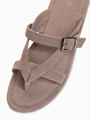 Ombre Teenslippers 'Klapki' in Grijs