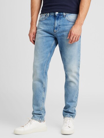 Tommy Jeans - Slimfit Vaquero 'AUSTIN' en azul: frente