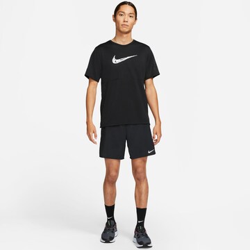 NIKE Regular Sportshorts 'Challenger' in Schwarz