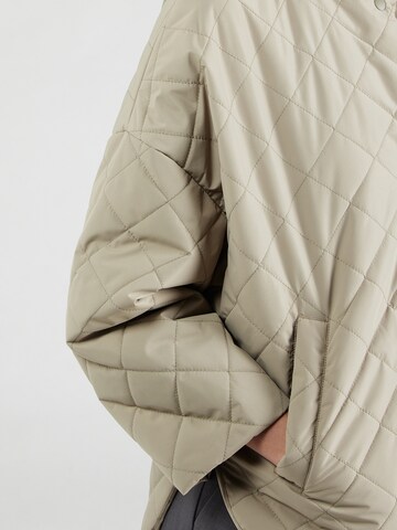 Embassy of Bricks and Logs Between-Season Jacket 'Mona' in Green