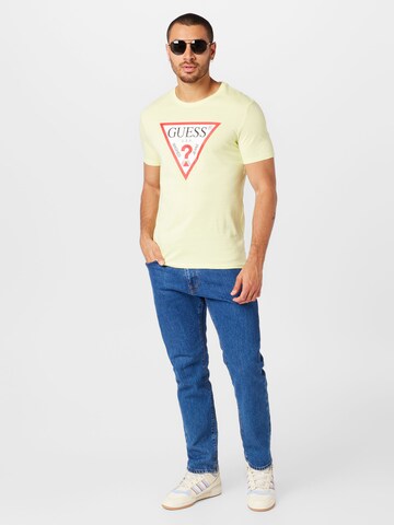 GUESS T-Shirt in Gelb
