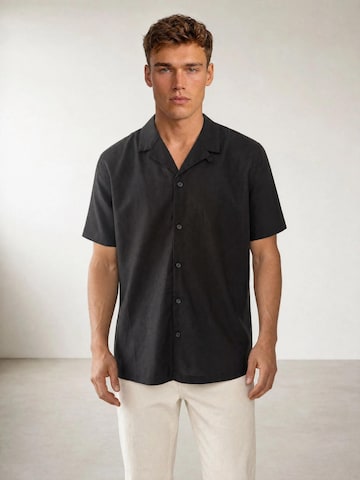 Coupe slim Chemise 'The Michael Linen Slim-Fit Shirt' ARMIE en noir