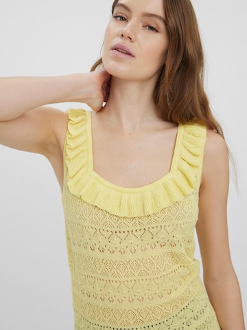 VERO MODA Knitted Top 'Mikia' in Yellow