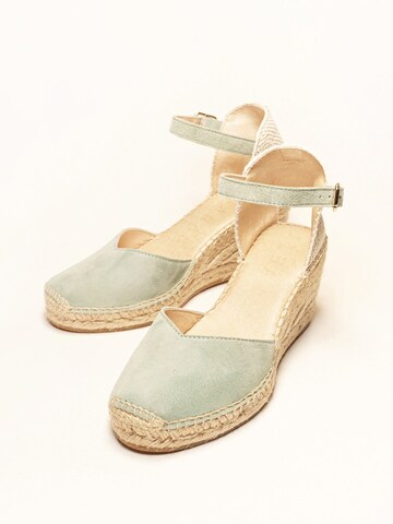 Alhamas Strap sandal 'Alpargata Cuña 7 cm' in Green