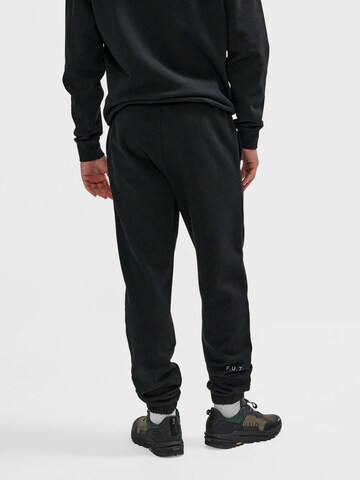 HALO Tapered Hose in Schwarz