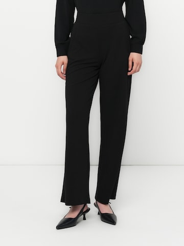 ONLY - Pierna ancha Pantalón 'ONLEVI' en negro: frente
