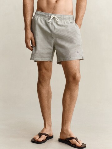 GANT - Bermudas en verde: frente