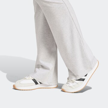 évasé Pantalon de sport 'Essentials' ADIDAS SPORTSWEAR en gris
