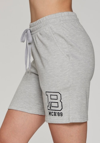 BENCH Szabványos Nadrág - szürke