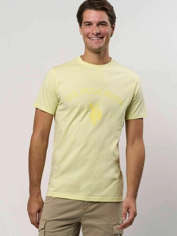 U.S. POLO ASSN. Regular Fit Paita 'UMARCHIBALD' värissä keltainen: etupuoli